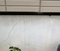 基礎のひび割れ・・大丈夫かな？