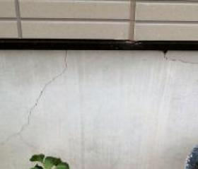 基礎のひび割れ・・大丈夫かな?